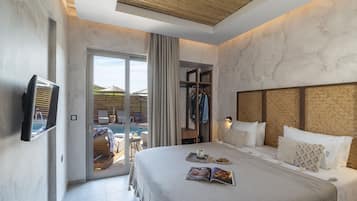 Suíte júnior, vista para a piscina | Roupas de cama premium, camas com colchões pillow-top