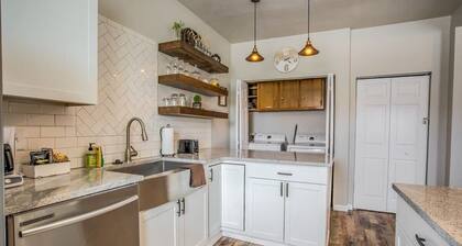 Historic flat near Old Colorado City & Garden Gods