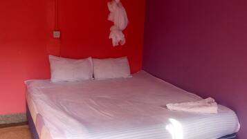 Double Room | Desk, bed sheets