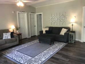 تلفزيون ذكي، مشغل دي في دي، كُتُب، ستيريو