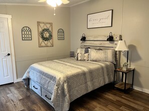 3 عدّة غرف نوم وواي فاي وملاءات أسرّة