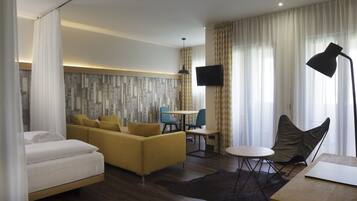 Suite Grand | Minibar, brankas, meja kerja, dan ruang kerja ramah laptop