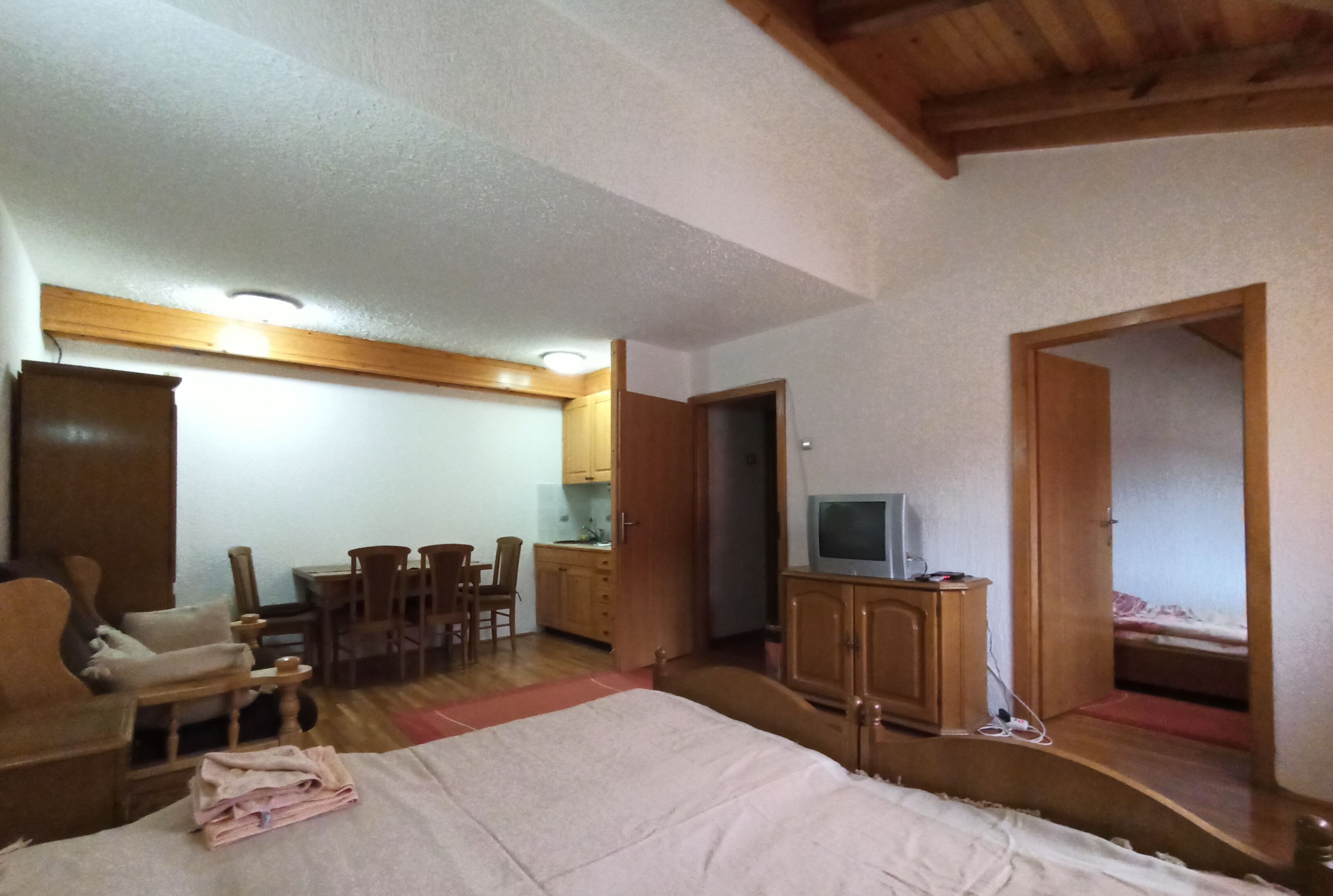 Classic-Apartment, 1 Schlafzimmer | Wohnbereich | 70-cm-Fernseher mit Kabelempfang