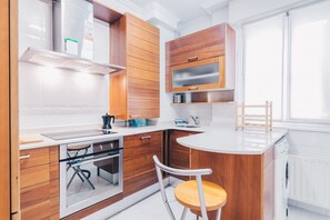 Fridge, microwave, oven, dishwasher
