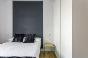 2 chambres, fer et planche Ă repasser