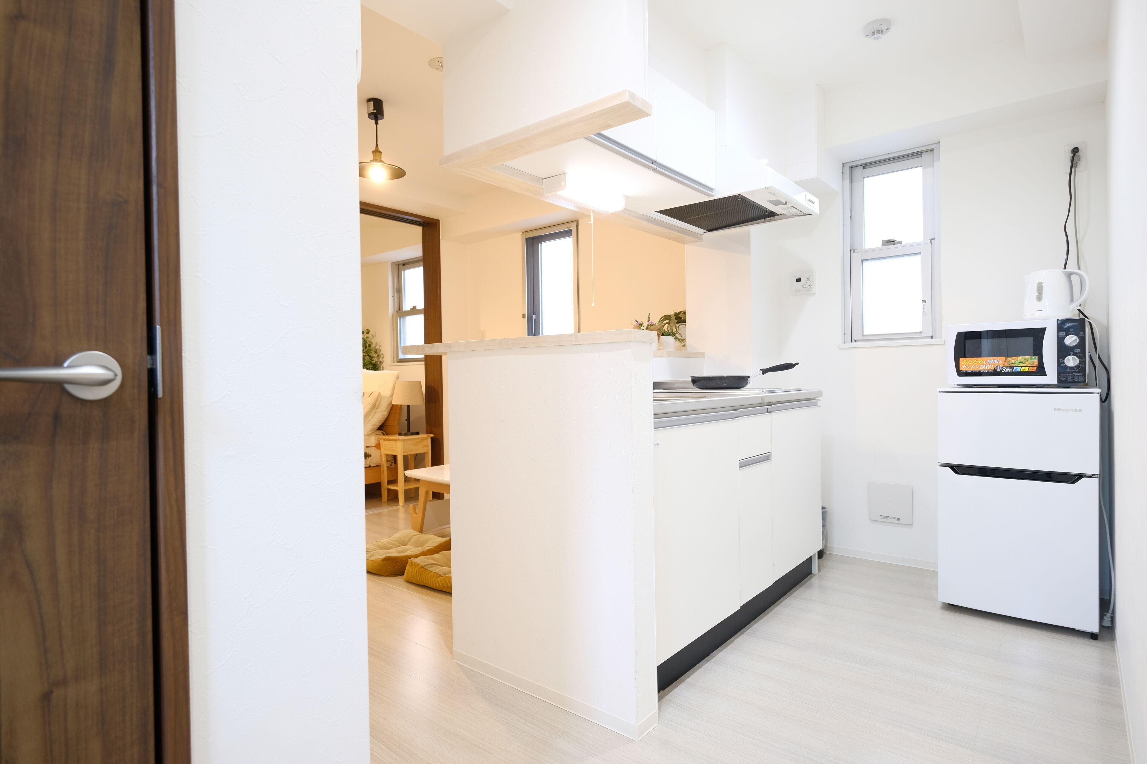 Room (4) | Private kitchenette | Fridge, microwave, stovetop, electric kettle