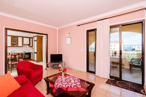 Appartement (Two-Bedroom Apartment with Terrace) | Salle de séjour