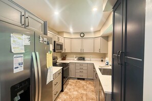 Fridge, microwave, oven, stovetop - Adorable home with private balcony & wraparound deck (Frankfort)