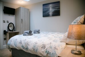 2 bedrooms, soundproofing, iron/ironing board, WiFi