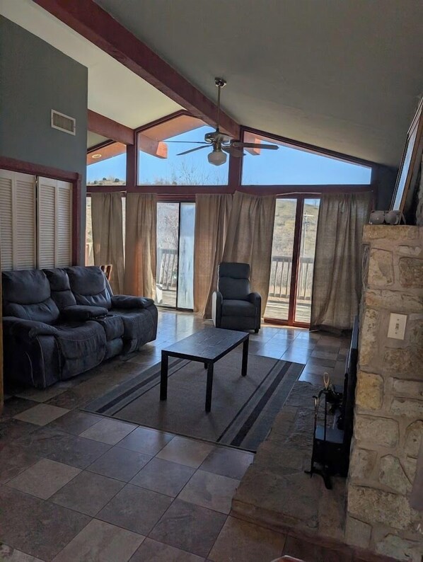 Cabin, Mountain View (5) | Living area