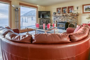 Smart TV, fireplace, DVD player, table football
