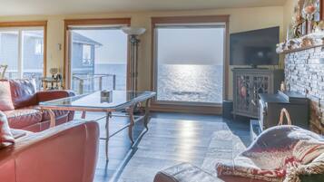 Smart TV, fireplace, DVD player, foosball