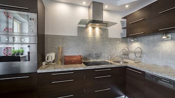 Coffee/tea maker, electric kettle