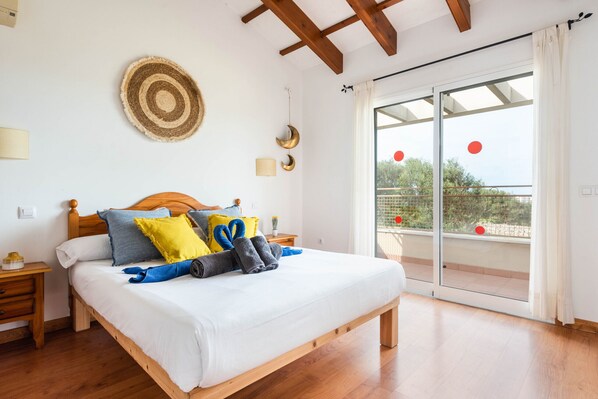 3 bedrooms, in-room safe, iron/ironing board, free WiFi