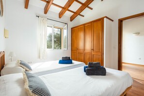 3 bedrooms, in-room safe, iron/ironing board, free WiFi