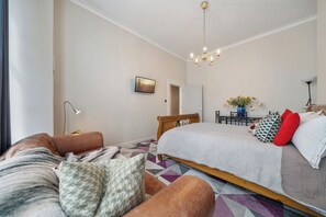 1 chambre, fer et planche à repasser, Wi-Fi, draps fournis