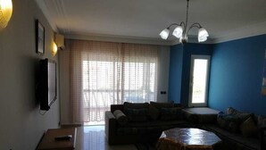 Apartment | Living room | 32-inch plasma TV with satellite channels, TV - Assila Golf (M'diq)