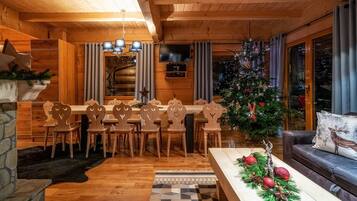 Mökki (Domek 6) | Ruokasali