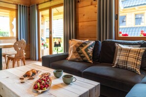 Mökki (Domek  4) | Oleskelualue | Taulutelevisio, takka