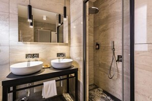 Ducha, secador de pelo, bidet