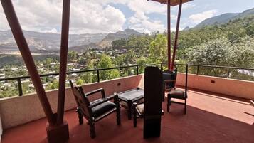 Apartamento, vista para a montanha | Vista do quarto