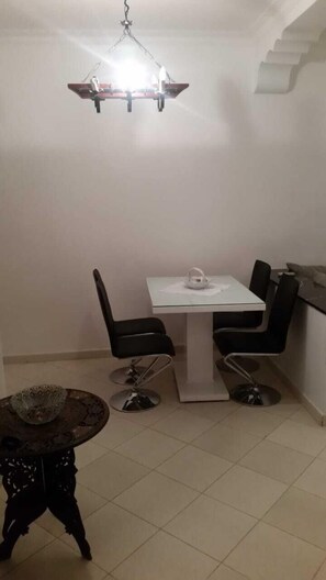 Appartement | Dineren op de kamer