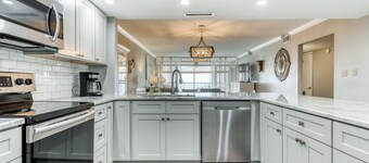 Ocean-view condo with pool, sauna, tennis courts & private beach access