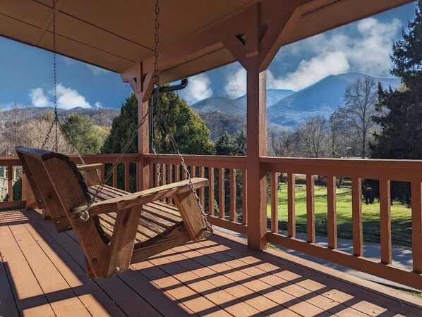 Terrace/patio - Rainbow Mountain Retreat - Maggie Valley , pet friendly, hot tub, walkable (Maggie Valley)
