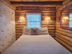 4 bedrooms, iron/ironing board, internet, bed sheets