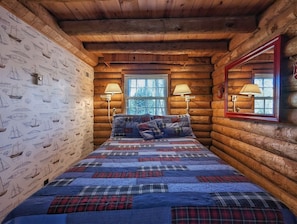 4 bedrooms, iron/ironing board, internet, bed sheets