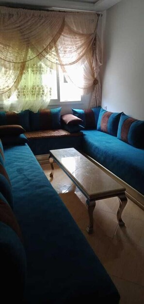 Apartment | Living room | 32-inch plasma TV with cable channels, TV - Oum Kaltoum (Martil)