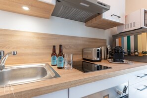 Kühlschrank, Mikrowelle, Ofen, Geschirrspüler