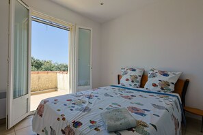 4 bedrooms, free WiFi, bed sheets