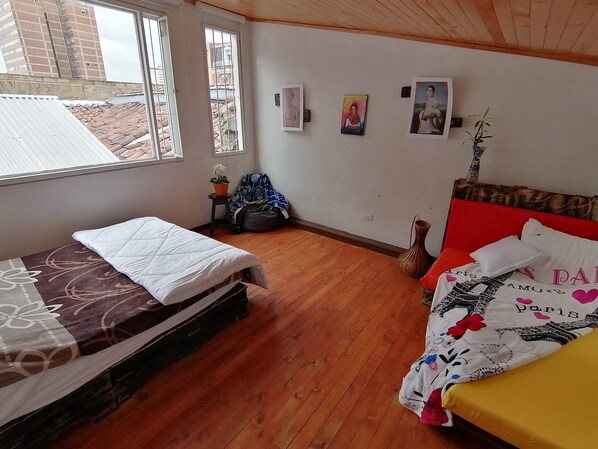 Dormitorio compartido, dormitorio mixto (Up to 2 beds) | Wifi gratis y ropa de cama 