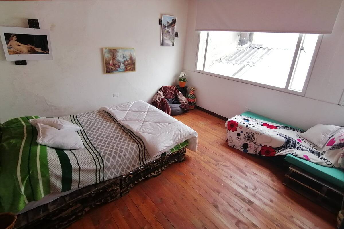 Free WiFi, bed sheets