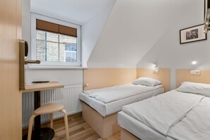 Economy-Zweibettzimmer | 1 Schlafzimmer, kostenloses WLAN, Bettwäsche