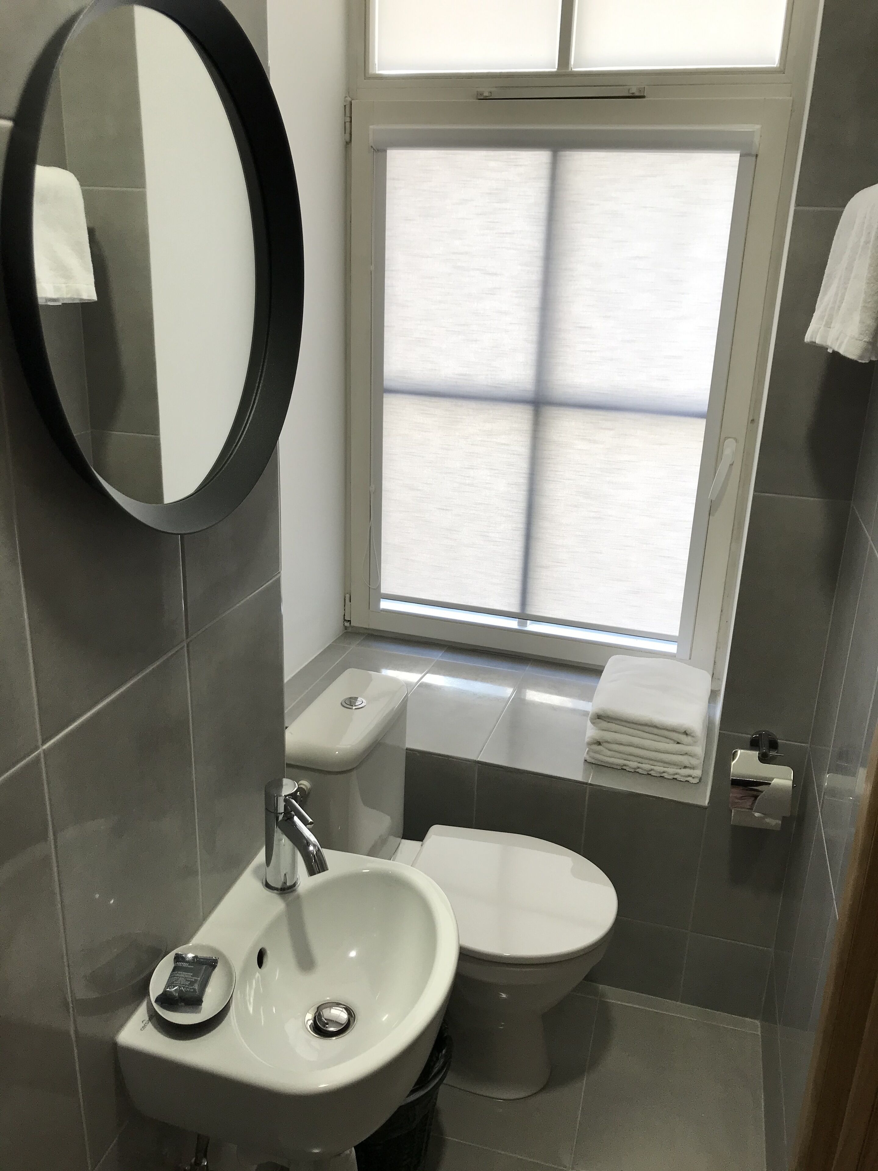 standard double room | bathroom | shower, free toiletries, hair dryer, towels