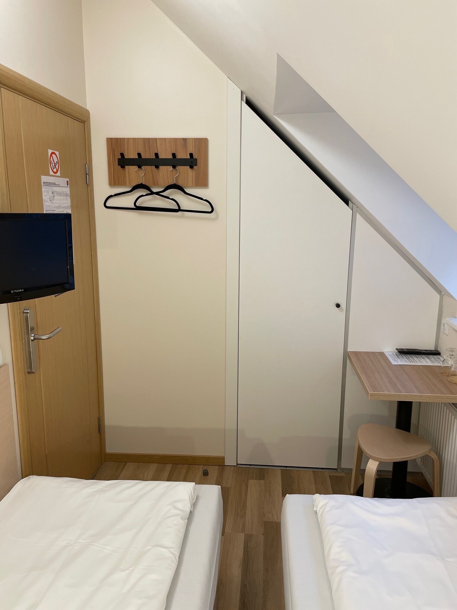 economy twin room | free wifi, bed sheets