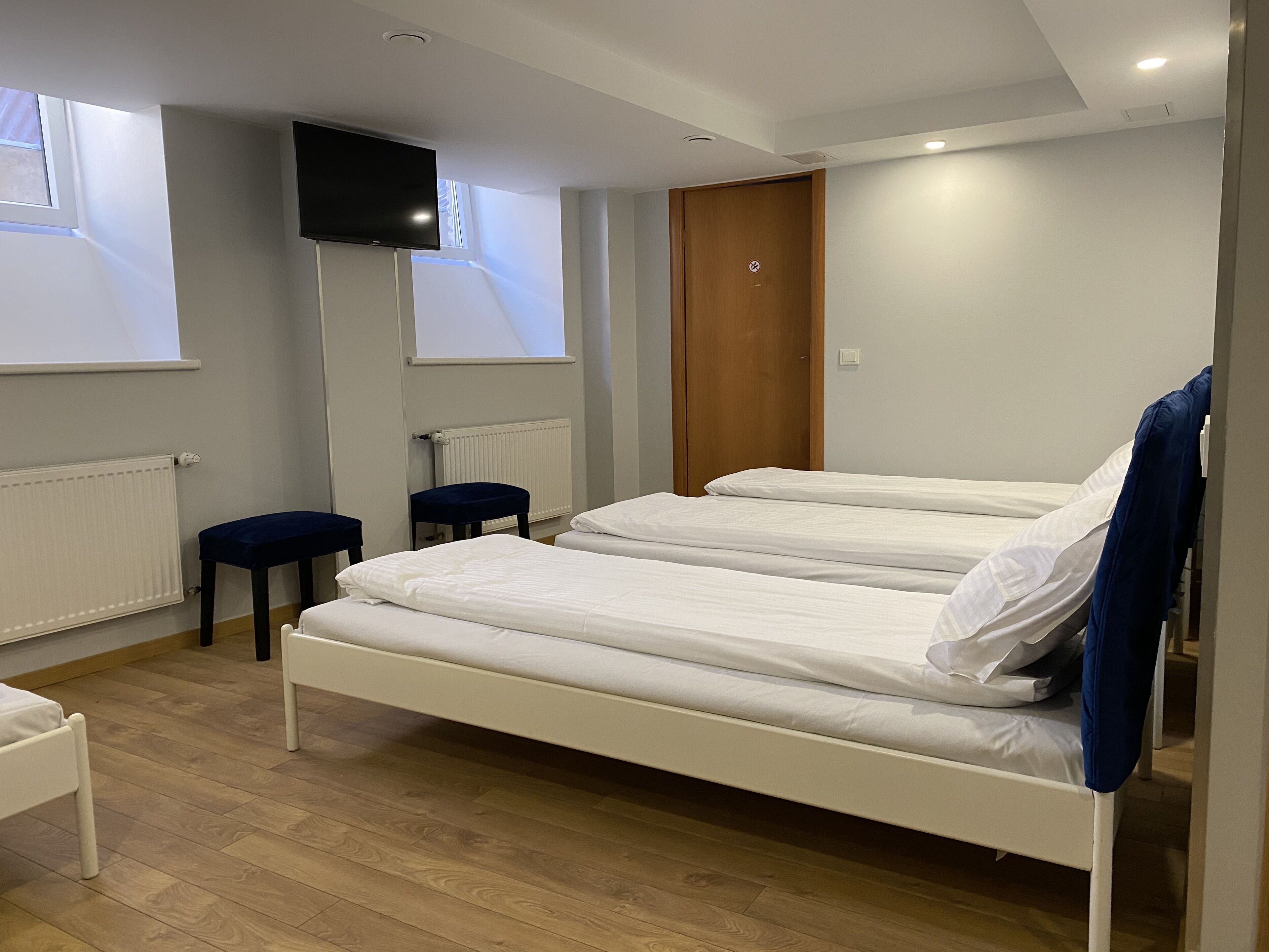 superior quadruple room | free wifi, bed sheets