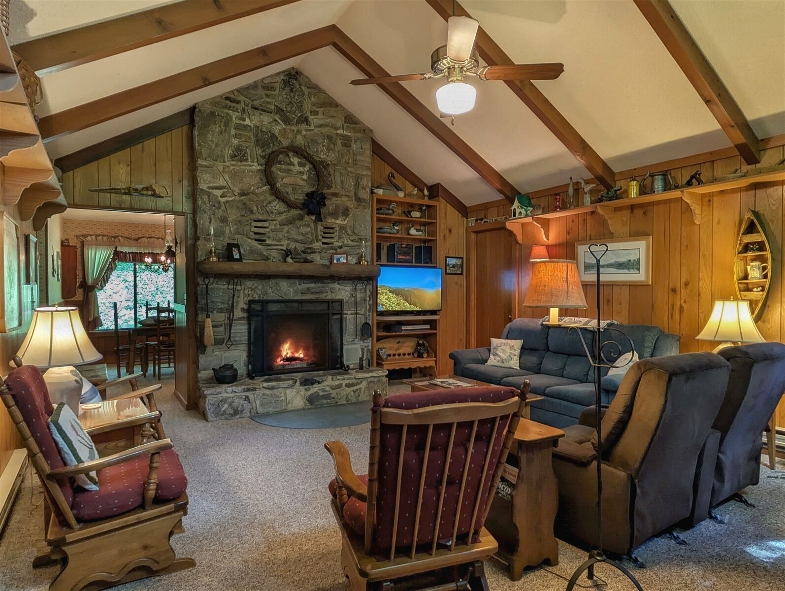 Télévision, cheminée