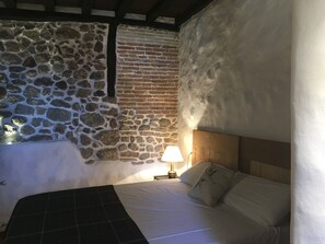 4 Schlafzimmer, Schreibtisch, Bügeleisen/Bügelbrett, WLAN