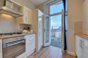 Microwave, oven, dishwasher, toaster - 3 Bed in Ilfracombe (oc-7cove) (Ilfracombe)