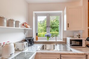 Mikrowelle, Ofen, Toaster, Kochgeschirr/Geschirr/Besteck