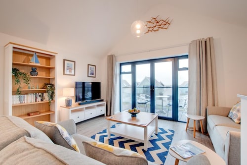 2 Bed in Westward Ho! (oc-idleho)