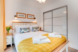2 bedrooms, iron/ironing board, travel cot, free WiFi - 2 Bed in Westward Ho! (oc-idleho) (Northam)