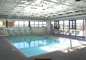 Sisäuima-allas, ulkouima-allas