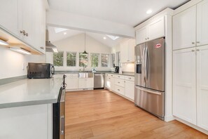 Fridge, microwave, oven, stovetop - Newly remodeled lake house with amazing views, dock, firepit & vibrant interior (Honor)