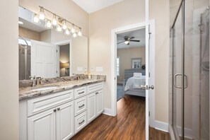 Towels - Glide Path: Dog-Friendly, Pool, Lift, Near Dock (Oak Island)