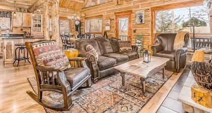 Charmante cabane au bord de la riviÚre avec foyer au bois et gril à gaz privé!