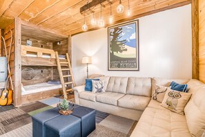3 bedrooms, iron/ironing board, WiFi, bed sheets - Delightful Riverfront Cabin with Wood-Burning Fireplace and Gas Grill & Hot Tub (Thompsonville)